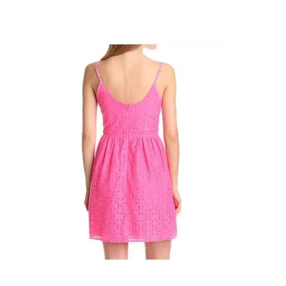 Lilly Pulitzer "Antonia Dress in Fiesta Pink Daisy" size 4 lace with front bow - Picture 3 of 8